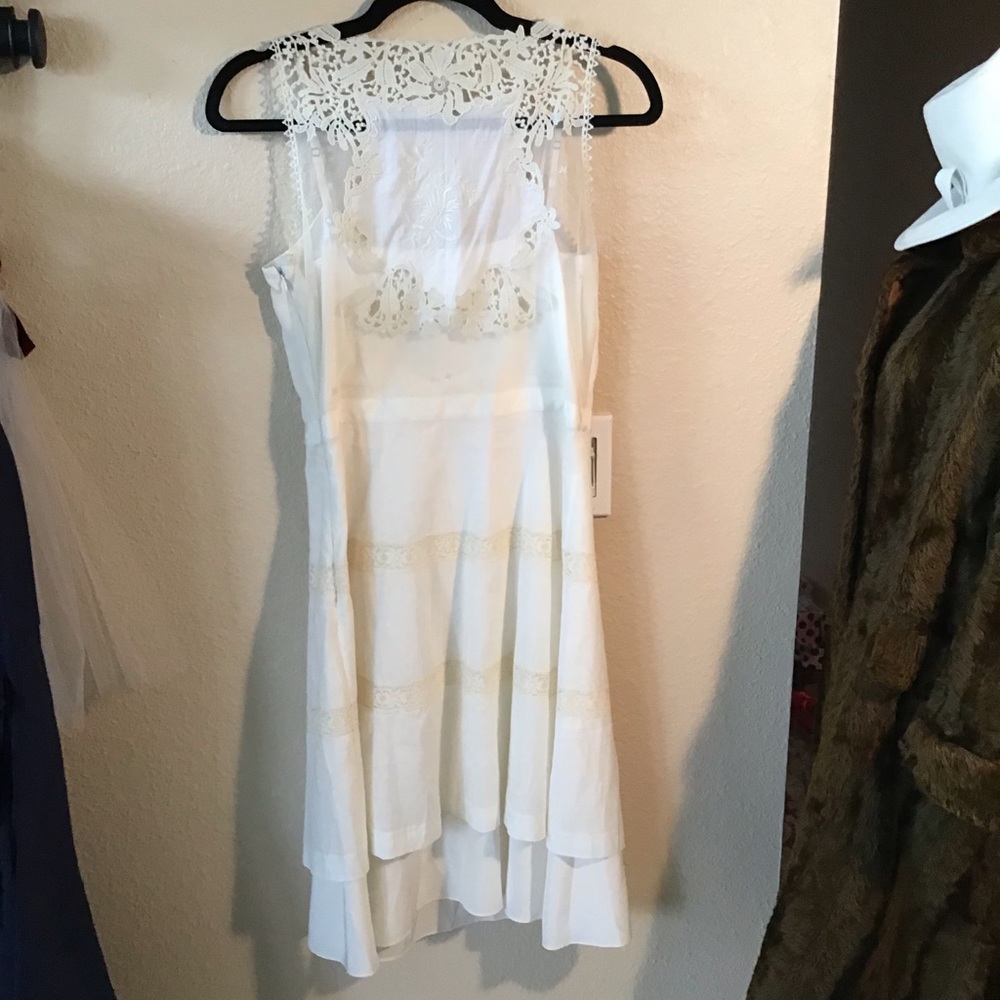 BCBGMAXARIA lace and cotton beautiful dress, size 4, off-white